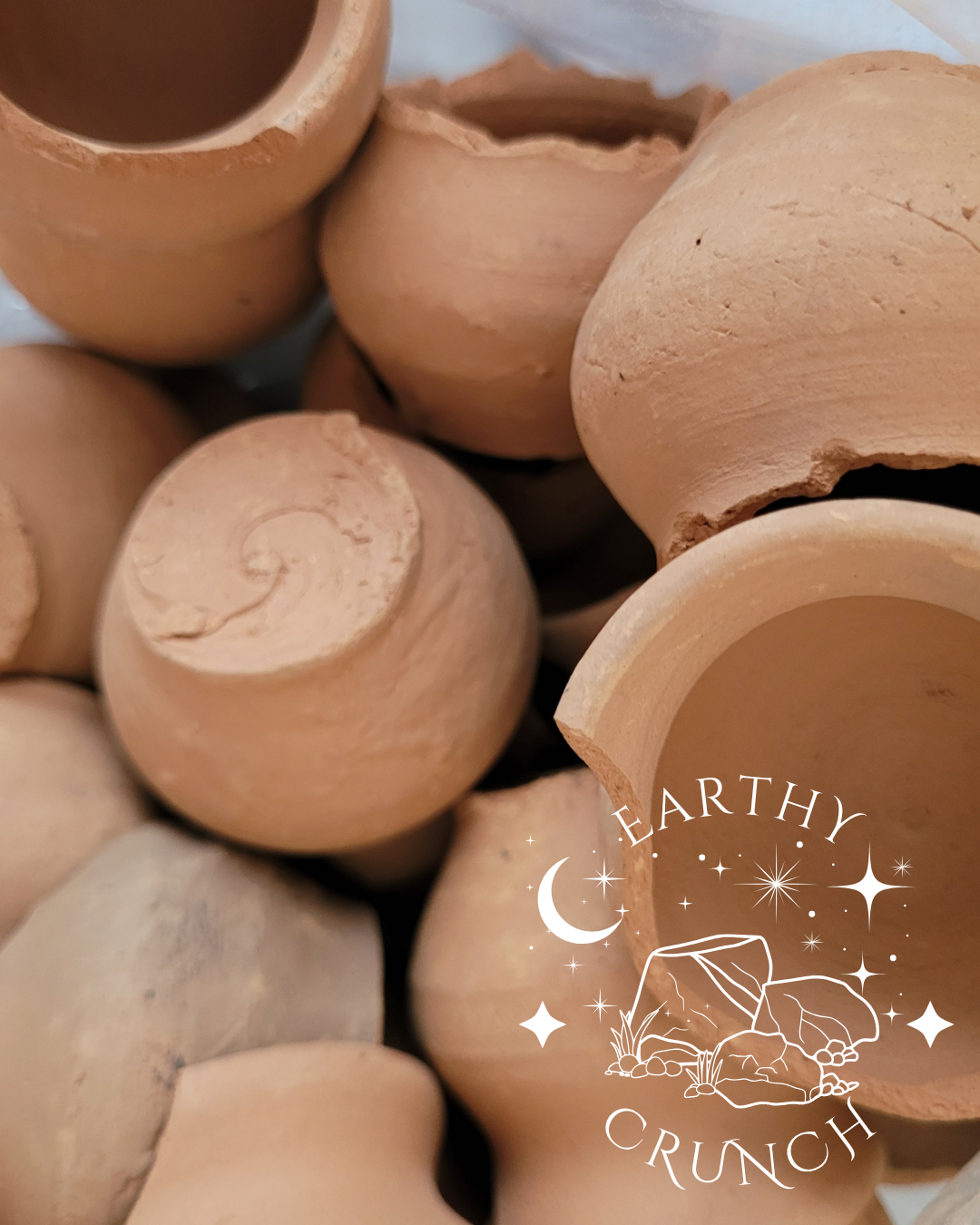 Indian Terracotta Mini Matki Clay Pots (250g) - 4xWhole and Broken Chips- Edible clay pots for Pica